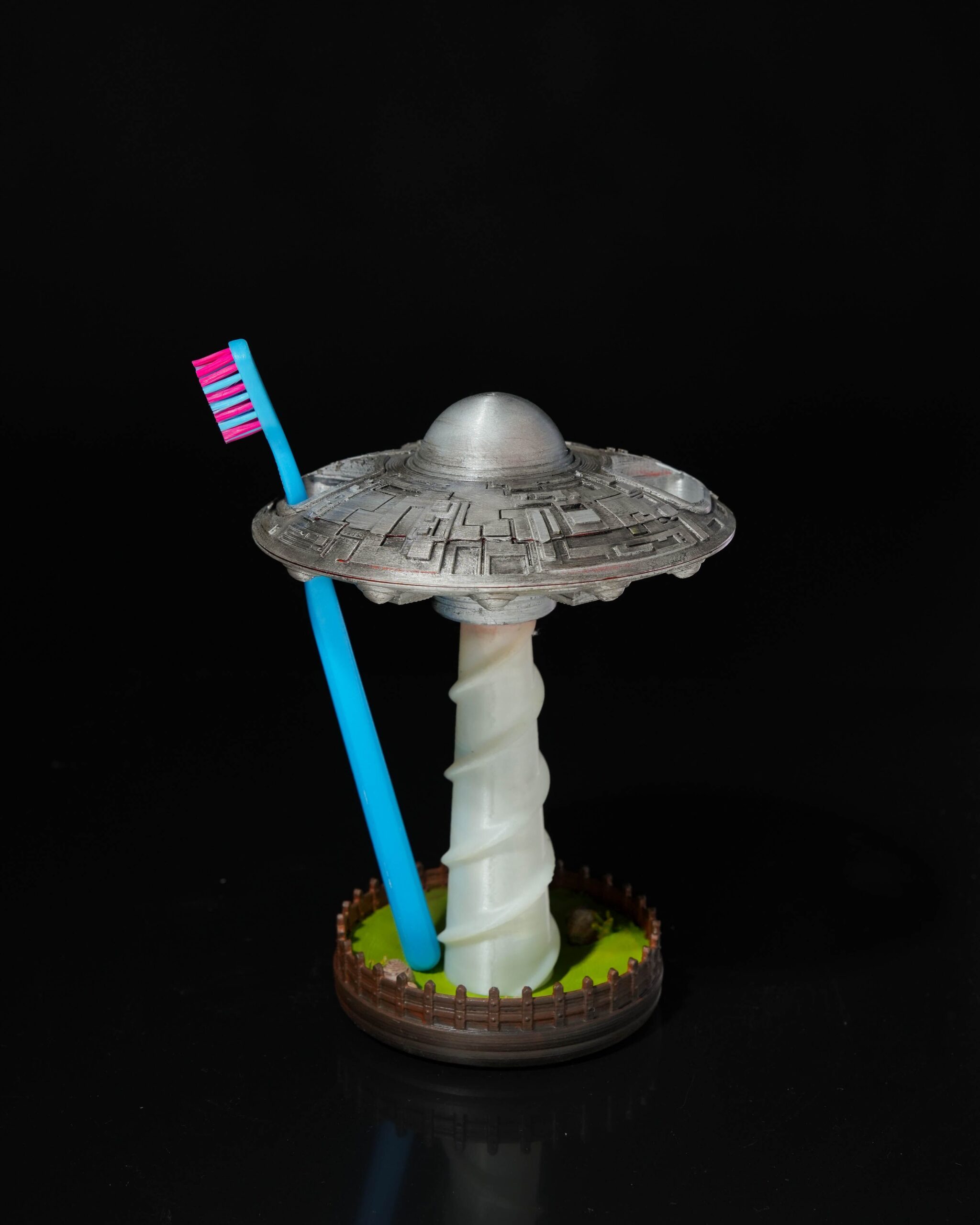 UFO Toothbush Holder - Image 3