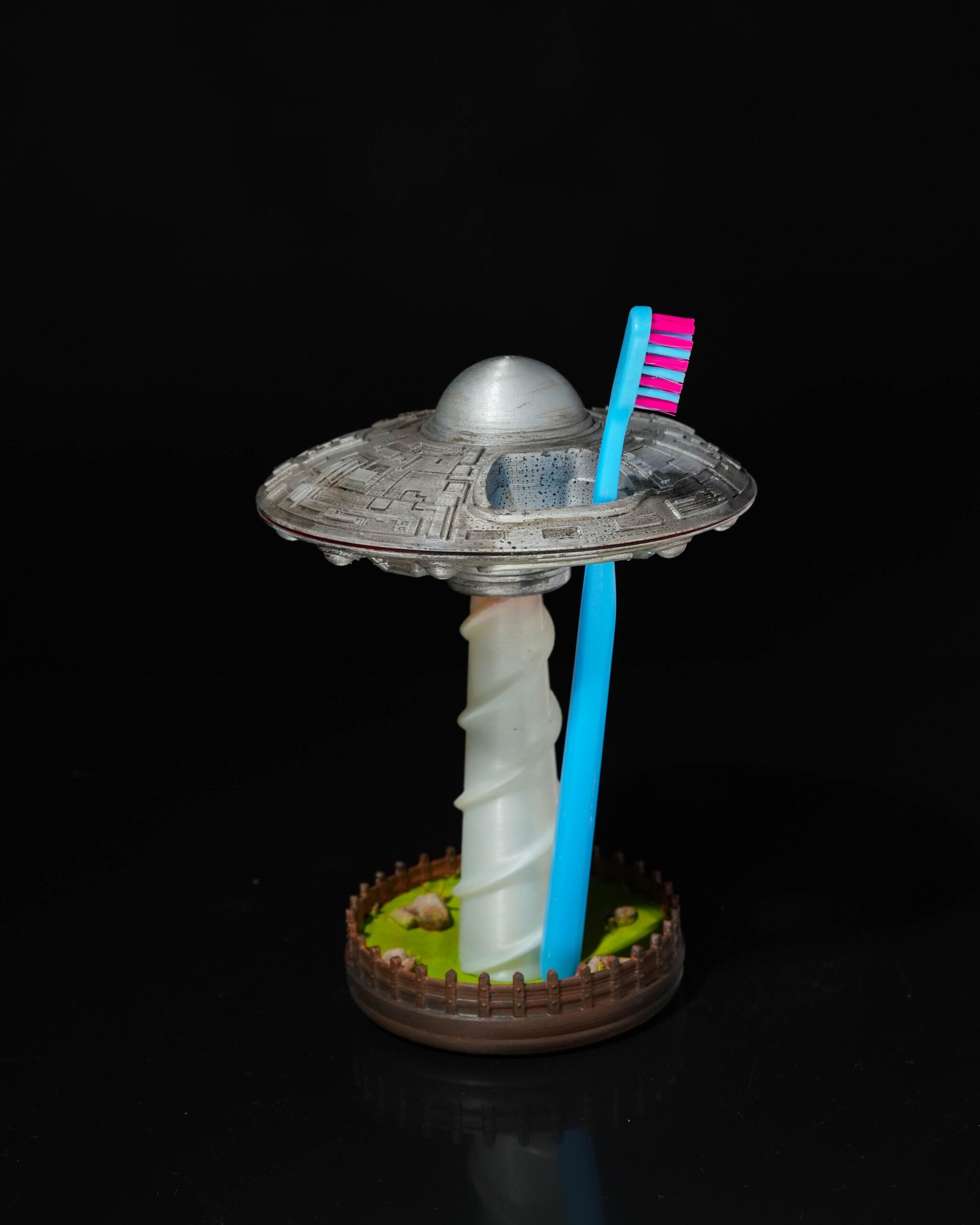 UFO Toothbush Holder - Image 5