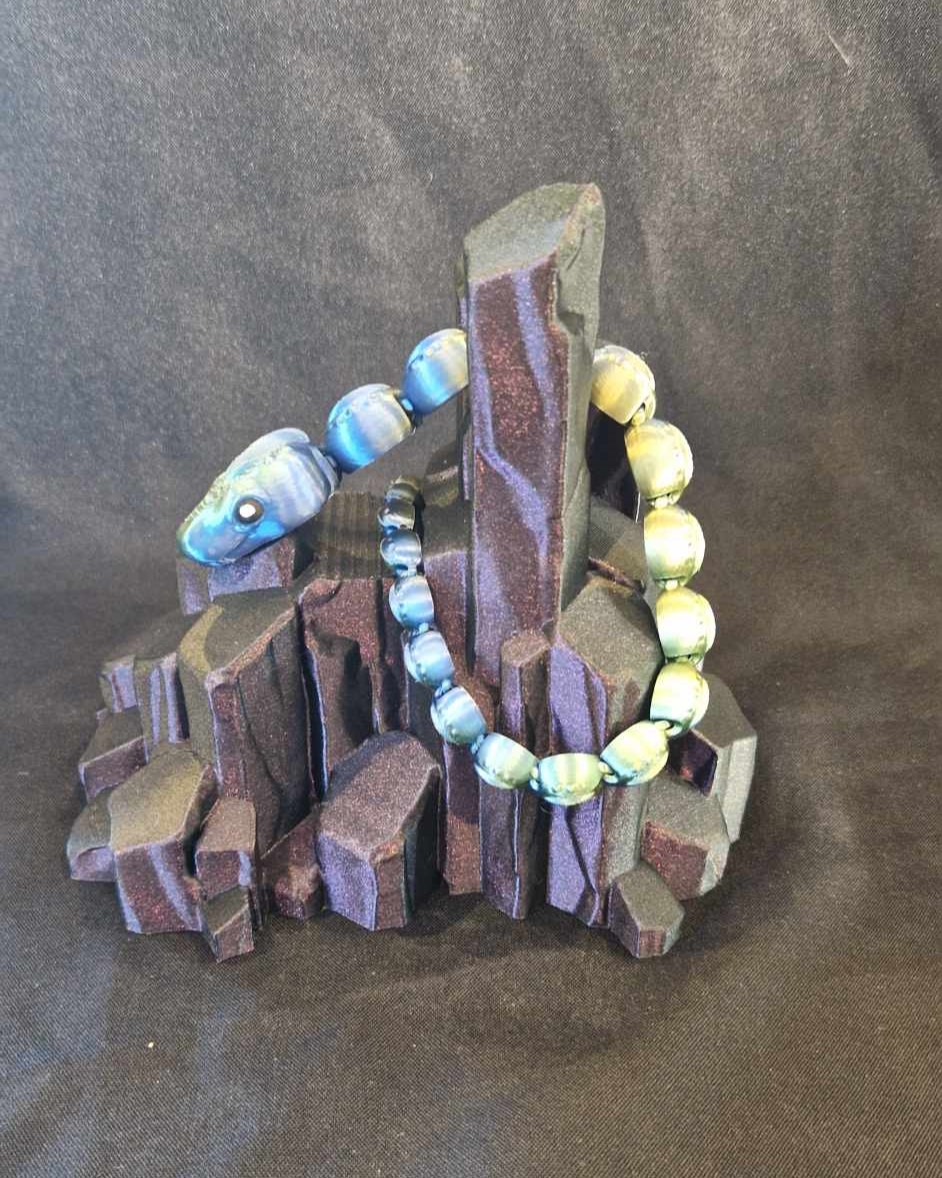 Bébé serpent articulé