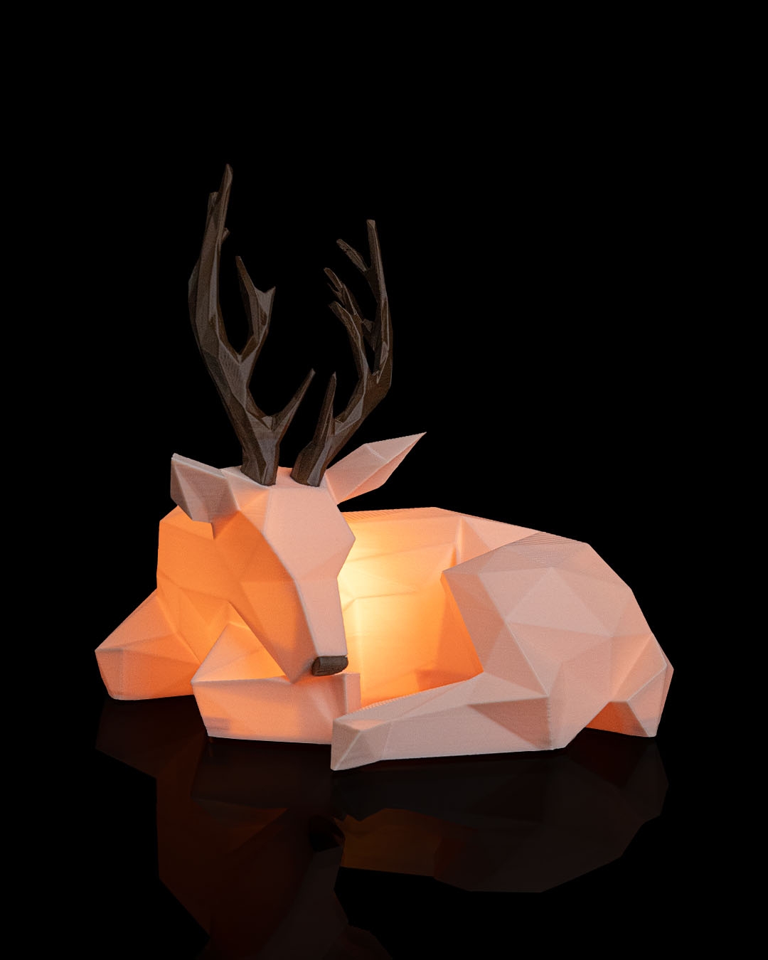 Abajur de mesa com rena em estilo low poly - Image 2