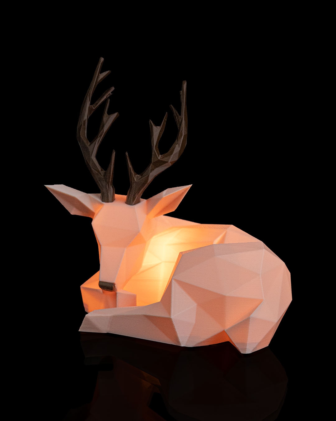 Abajur de mesa com rena em estilo low poly - Image 3